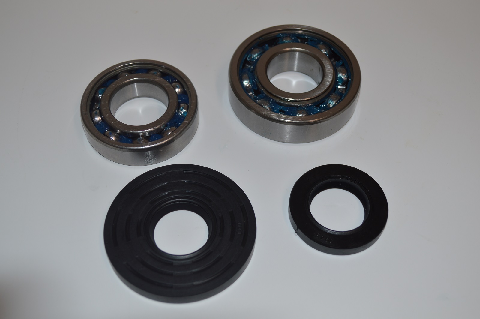 Yamaha G1 2Cycle Gas golf Cart Crankshaft Bearing and Crank Shaft Seal Kit