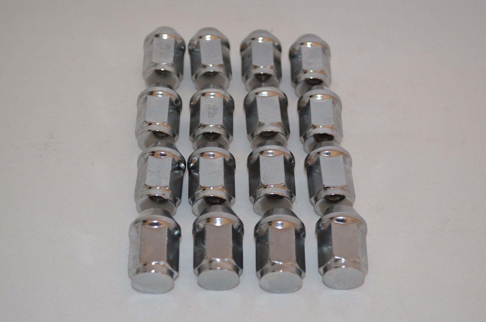 MadJax Yamaha Golf Cart 16 Pack 12mm x 1.25 Metric lug nuts Chrome
